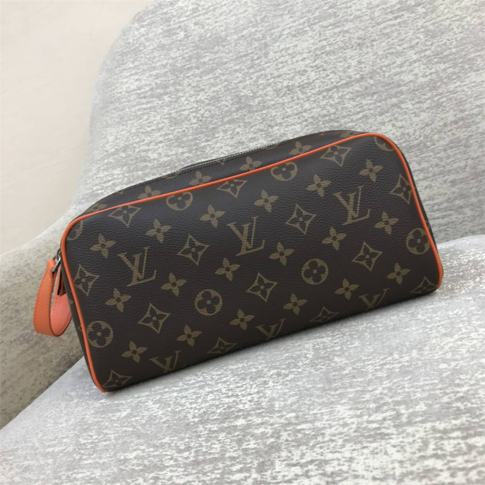 Louis Vuitton Dopp M44494 size：28x15x16.5cm 2025 new 